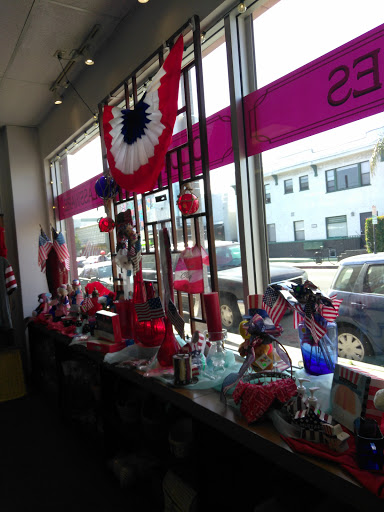 Assistance League Thrift Shop, 2100 E 4th St, Long Beach, CA 90814, Thrift Store