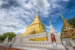Wat Kaew Don Tao Suchadaram image