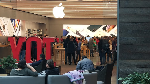 Computer Store «Apple Trumbull», reviews and photos, 5065 Main St, Trumbull, CT 06611, USA