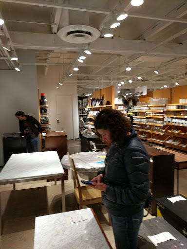 Furniture Store «Crate and Barrel Outlet», reviews and photos, 1700 Prince St, Alexandria, VA 22314, USA