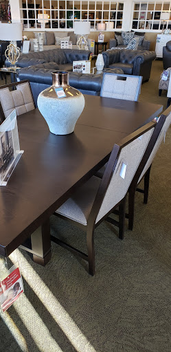 Furniture Store «Raymour & Flanigan Furniture and Mattress Store», reviews and photos, 1645 Broadhollow Rd, Farmingdale, NY 11735, USA