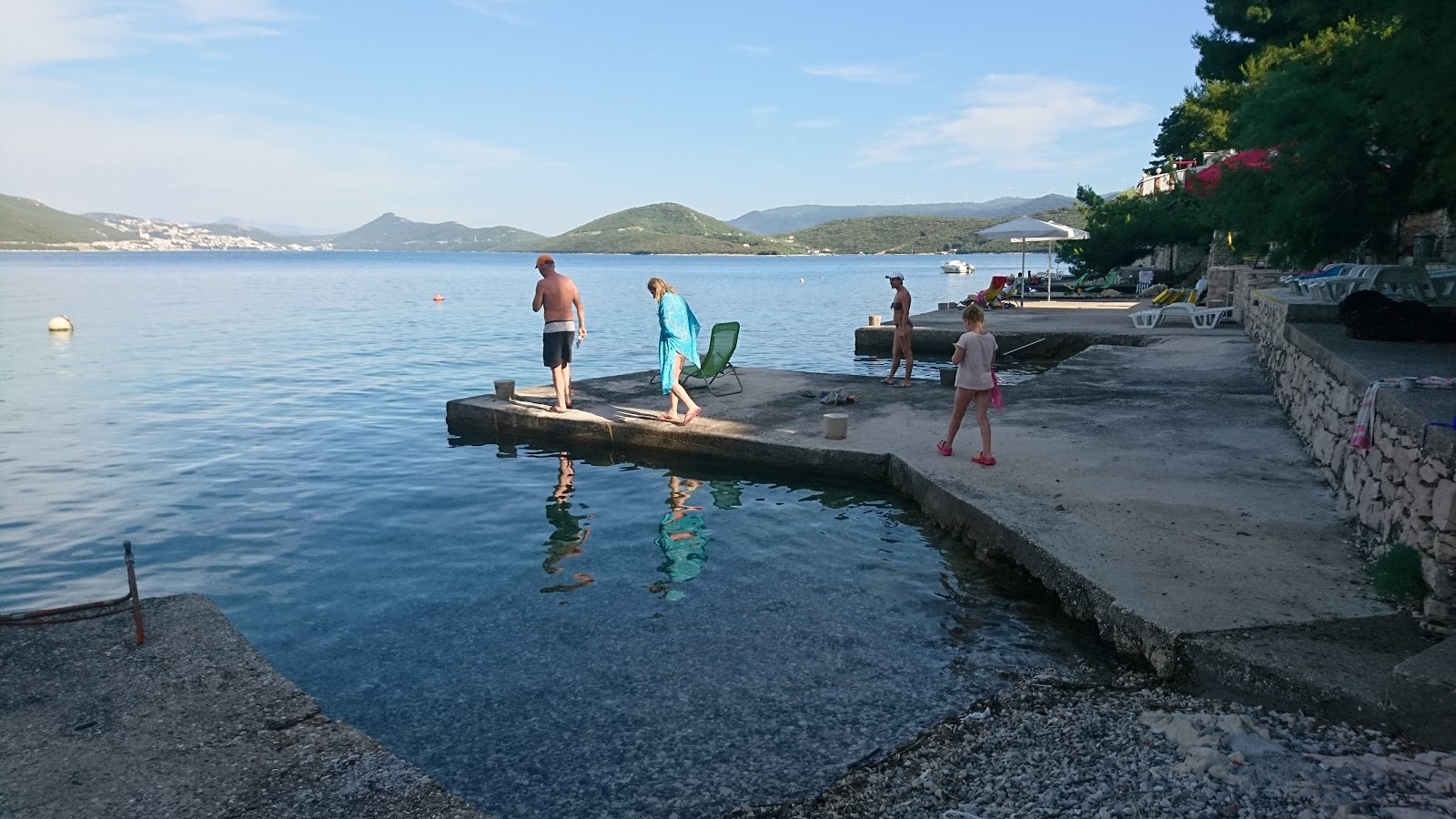 Foto van Radalj beach met turquoise puur water oppervlakte