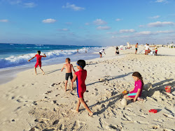 Foto von Golden Beach mit türkisfarbenes wasser Oberfläche