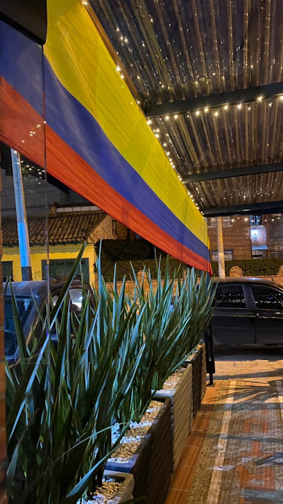 Luna Café Bar Chía - Av. Pradilla #7 - 65, Chía, Cundinamarca, Colombia