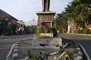 Statue Ir. Sukarno image