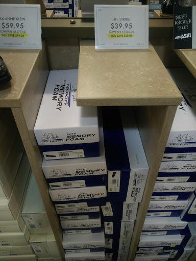 Shoe Store «DSW Designer Shoe Warehouse», reviews and photos, 1301 S Joyce St, Arlington, VA 22202, USA