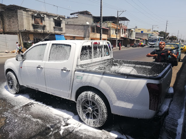 Opiniones de LAVADORA Y LUBRICADORA ARKEMI en Guayaquil - Servicio de lavado de coches