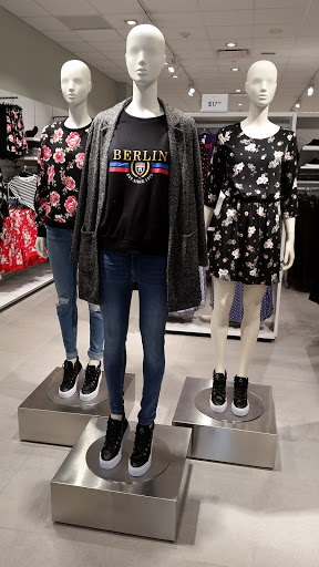 Outlet Mall «Tanger Outlet Westbrook», reviews and photos, 314 Flat Rock Pl, Westbrook, CT 06498, USA