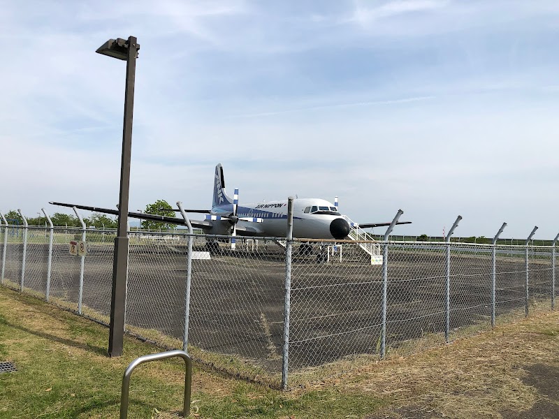 佐賀空港 YS-11静態展示（JA8733）