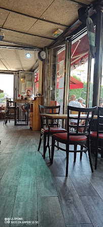 Atmosphère du Restaurant Le Village à Ivry-sur-Seine - n°2