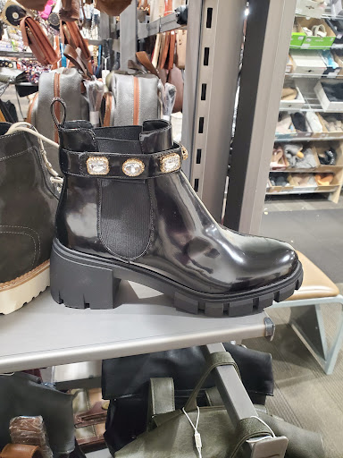 Shoe Store «DSW Designer Shoe Warehouse», reviews and photos, 3503 Hempstead Turnpike, Levittown, NY 11756, USA