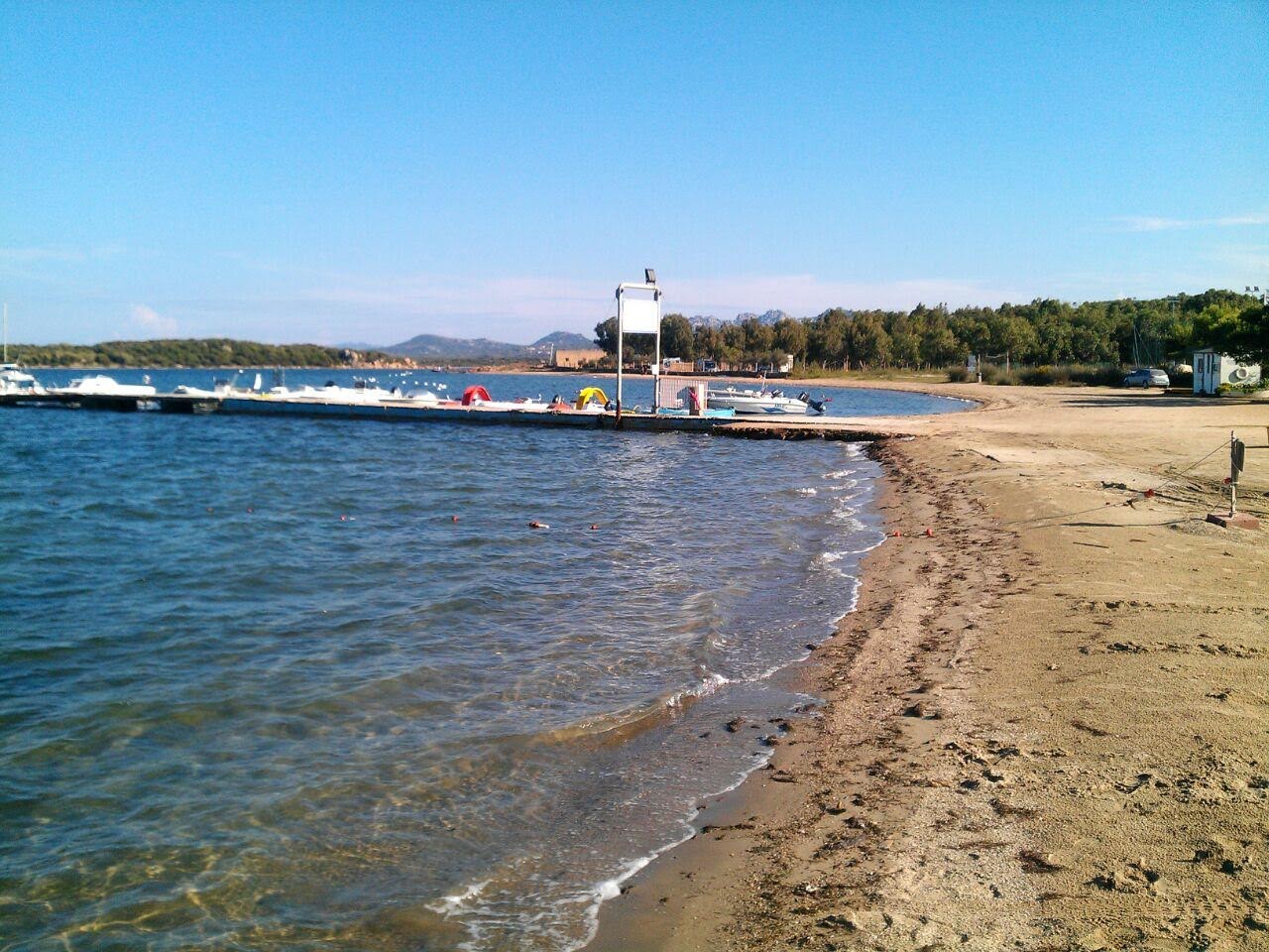 Photo de Porto Pozzo beach zone des équipements