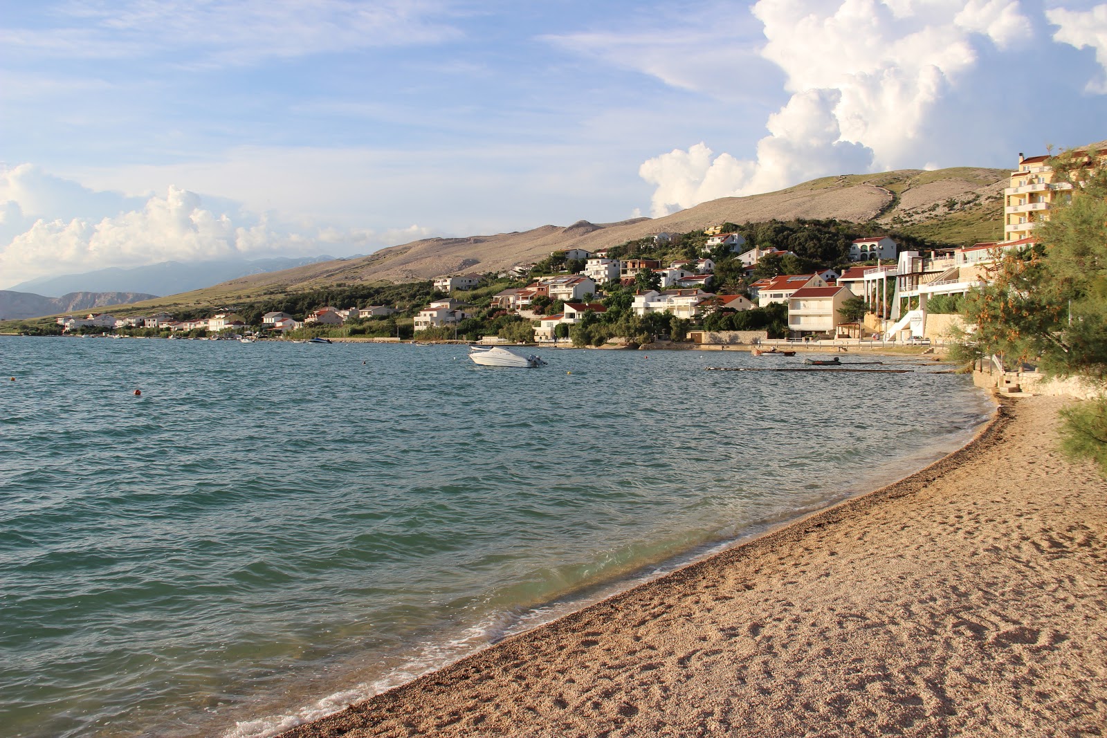 Foto av Tanja beach med turkos rent vatten yta