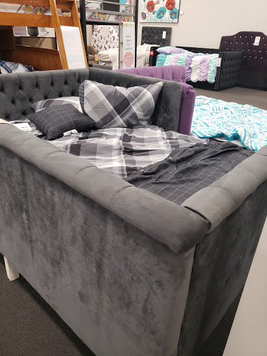 Furniture Store «Value City Furniture», reviews and photos, 4095 Richmond Rd, Warrensville Heights, OH 44122, USA
