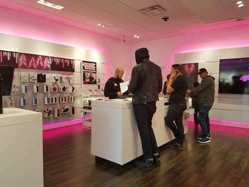 Cell Phone Store «T-Mobile», reviews and photos, 112 Fulton Ave, Hempstead, NY 11550, USA