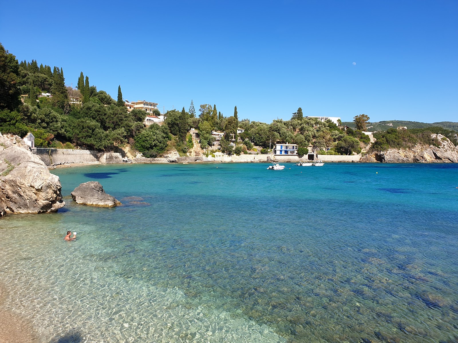 Zdjęcie Verderosa beach z powierzchnią turkusowa czysta woda