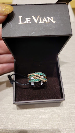 Jewelry Store «Jared The Galleria of Jewelry», reviews and photos, 16070 W Bluemound Rd, Brookfield, WI 53005, USA