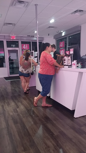 Cell Phone Store «T-Mobile», reviews and photos, 5417 US-19 #101, New Port Richey, FL 34652, USA