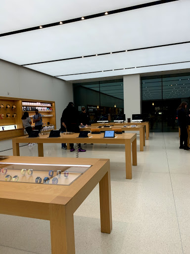 Computer Store «Apple Country Club Plaza», reviews and photos, 227 Nichols Rd, Kansas City, MO 64112, USA