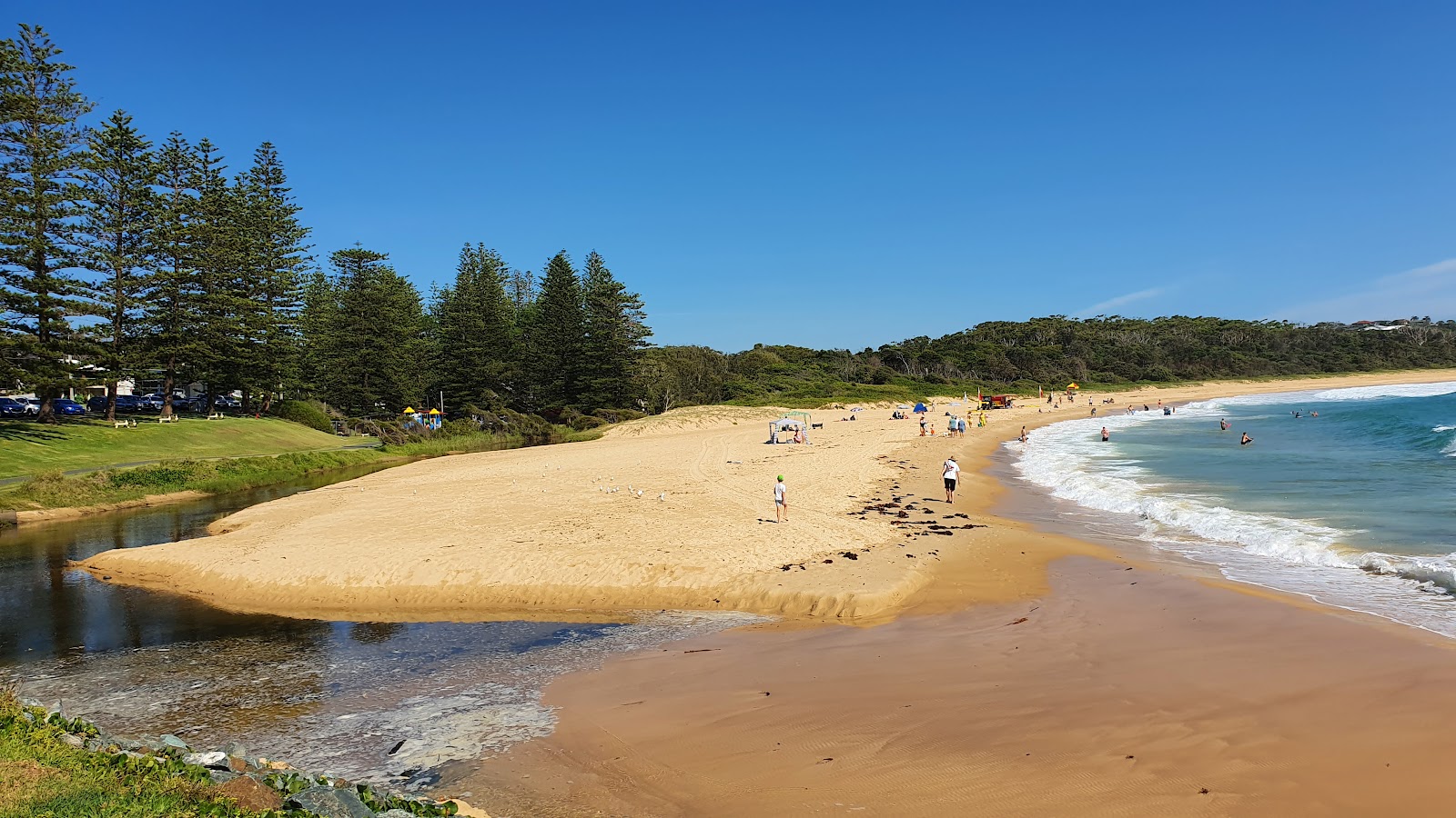 Foto de Black Head Beach con arena beige superficie