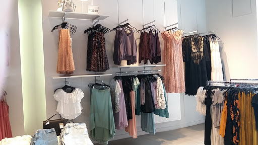 Stores to buy dresses Asuncion