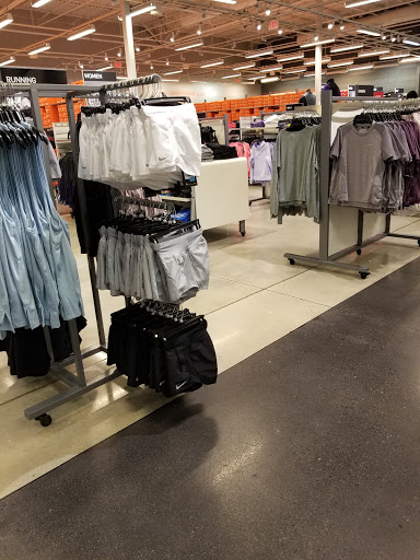 Clothing Store «Nike Factory Store», reviews and photos, 2210 Tanger Blvd #225, Gonzales, LA 70737, USA