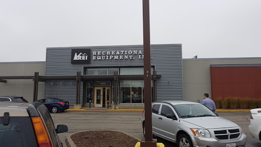 Camping Store «REI», reviews and photos, 1209 E Golf Rd, Schaumburg, IL 60173, USA
