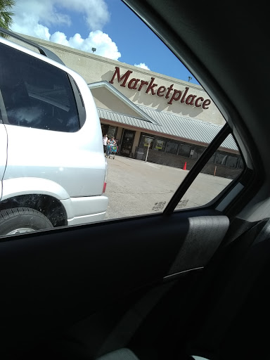 Grocery Store «Winn-Dixie», reviews and photos, 3246 US-441, Okeechobee, FL 34974, USA