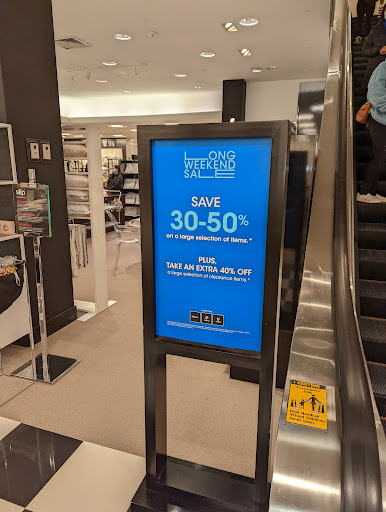 Shopping Mall «The Shops at Chestnut Hill», reviews and photos, 199 Boylston St, Chestnut Hill, MA 02467, USA