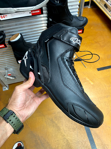 Motorcycle Parts Store «Cycle Gear», reviews and photos, 1765 NE 163rd St, North Miami Beach, FL 33162, USA