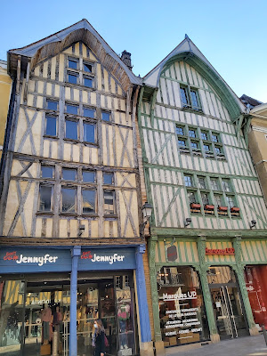 Don't Call Me Jennyfer à Troyes