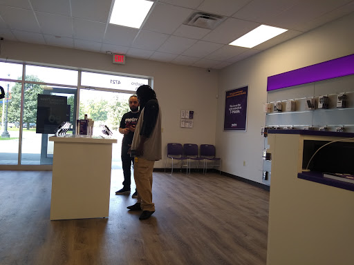 Cell Phone Store «MetroPCS Authorized Dealer», reviews and photos, 4711 Troost Ave, Kansas City, MO 64110, USA