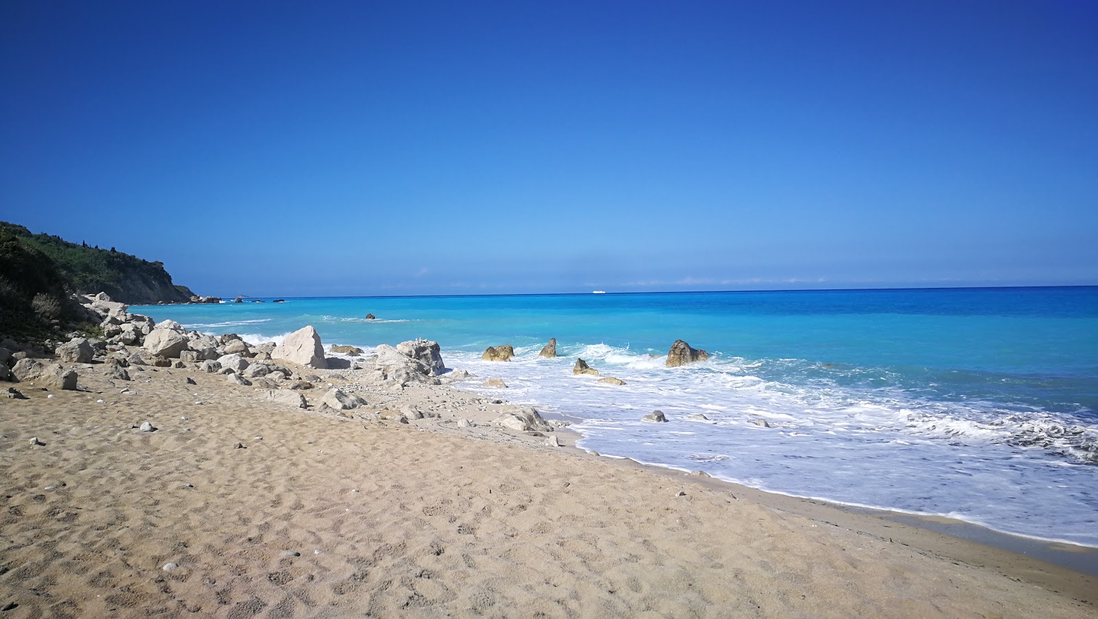 Gaidaros Beach II的照片 带有宽敞的海岸