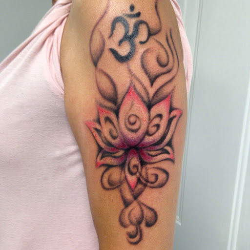 Tattoo Shop «Aeterna Tattoo», reviews and photos, 7917 Blue Ash Rd, Cincinnati, OH 45236, USA