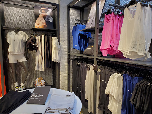 Running Store «Nike Running Bucktown», reviews and photos, 1640 N Damen Ave, Chicago, IL 60647, USA