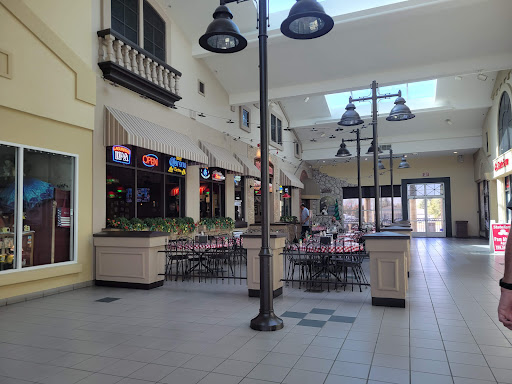 Lakewood Mall, 1320 W Lockeford St, Lodi, CA 95242, USA, 