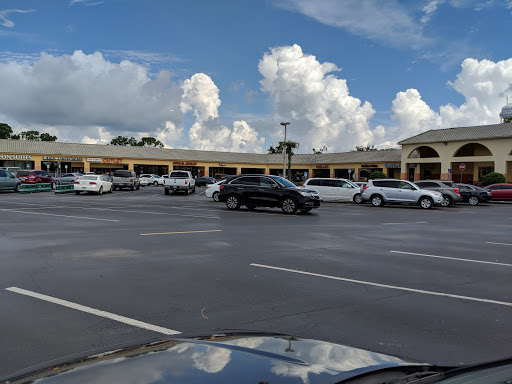 Shopping Mall «Lake Village Shopping MallKitchengaets», reviews and photos, 10601 US-441, Leesburg, FL 34788, USA