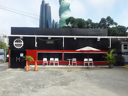 La Oficina Chicken - Plaza Ztamoz, Vía Israel, Panamá