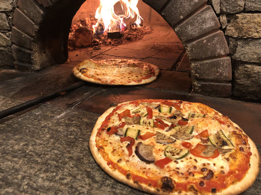 La Grotta Ristorante Pizzeria in La Thuile, Valle dAosta