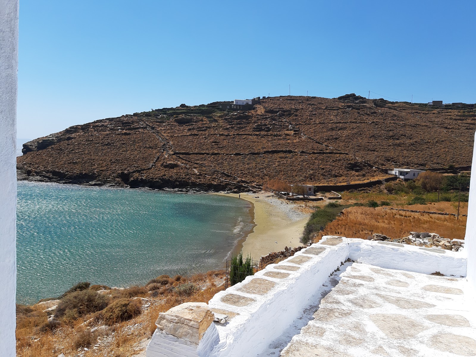 Foto von Agios Petros beach mit kleine bucht