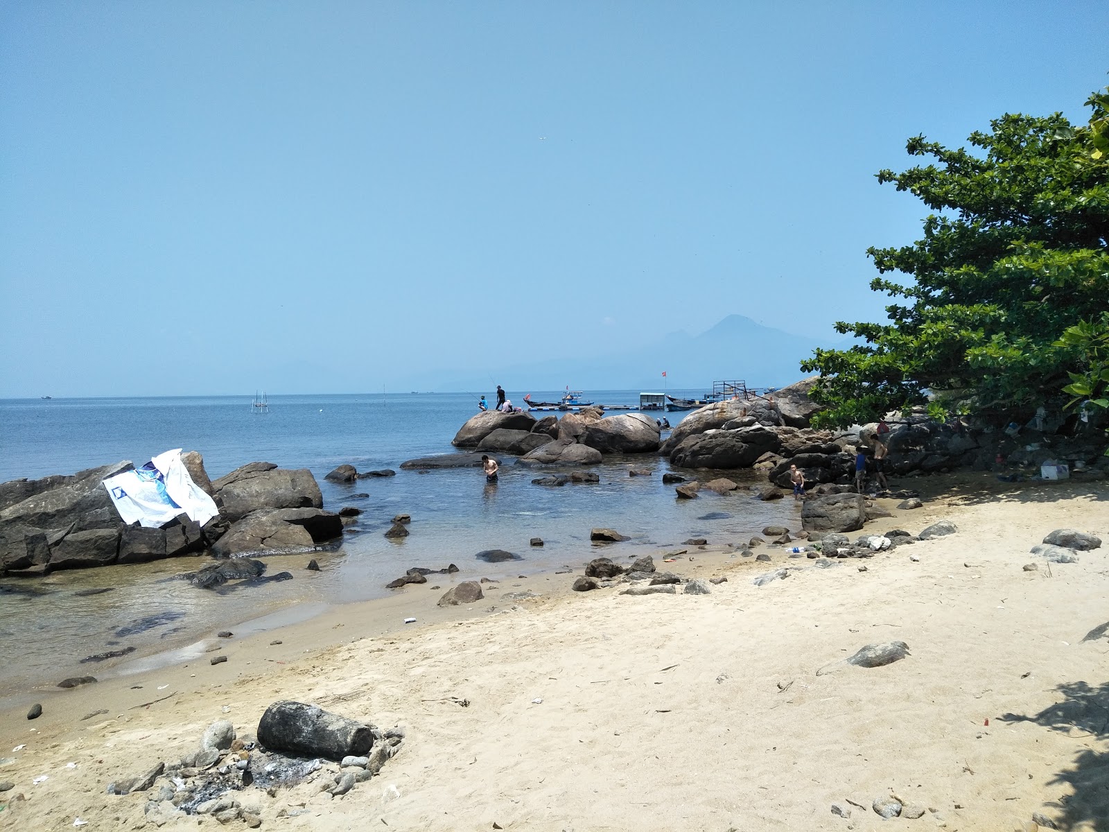 Zdjęcie Black Rock Beach z powierzchnią piasek z kamieniami