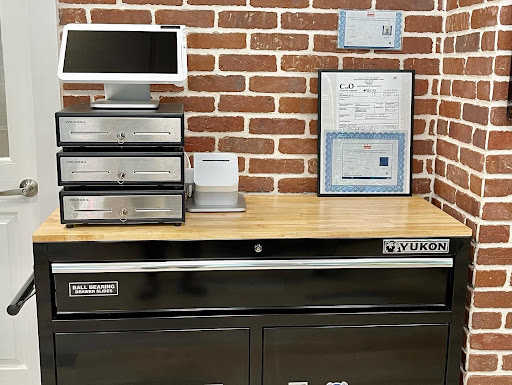 Barber Shop «Rosslyn Barber Shop», reviews and photos, 1700 N Moore St #350, Arlington, VA 22209, USA