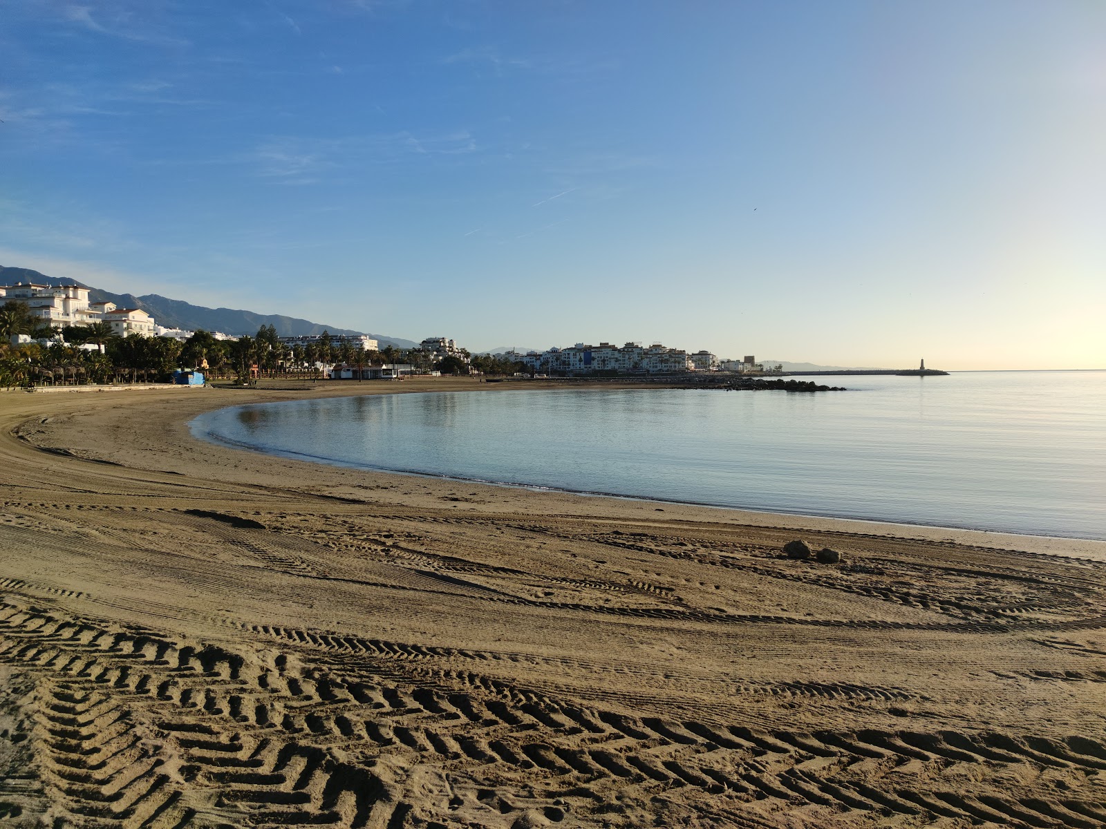 Foto van Playa el Rodeito met blauw puur water oppervlakte