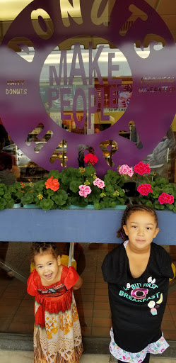 Donut Shop «Happy Donuts», reviews and photos, 305 2nd St NE, Puyallup, WA 98372, USA