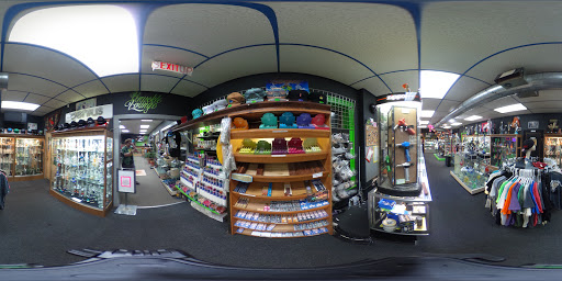 Tobacco Shop «Knuckleheads Tobacco & Gifts», reviews and photos, 550 State St, Madison, WI 53703, USA