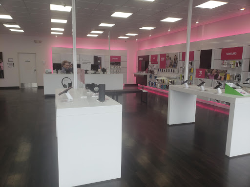Cell Phone Store «T-Mobile», reviews and photos, 1540 Hamner Ave STE 101, Norco, CA 92860, USA