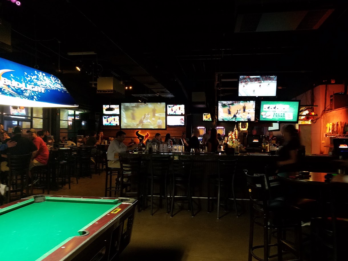 Mac's Sports Bar -N- Grill