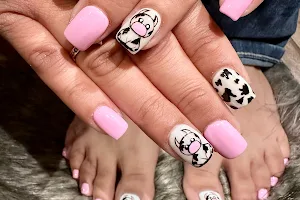 Hot Nails & Spa image