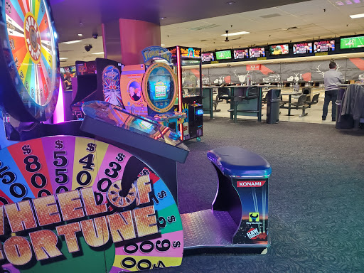 Bowling Alley «Brunswick Zone Glendale Heights», reviews and photos, 558 North Ave, Glendale Heights, IL 60139, USA