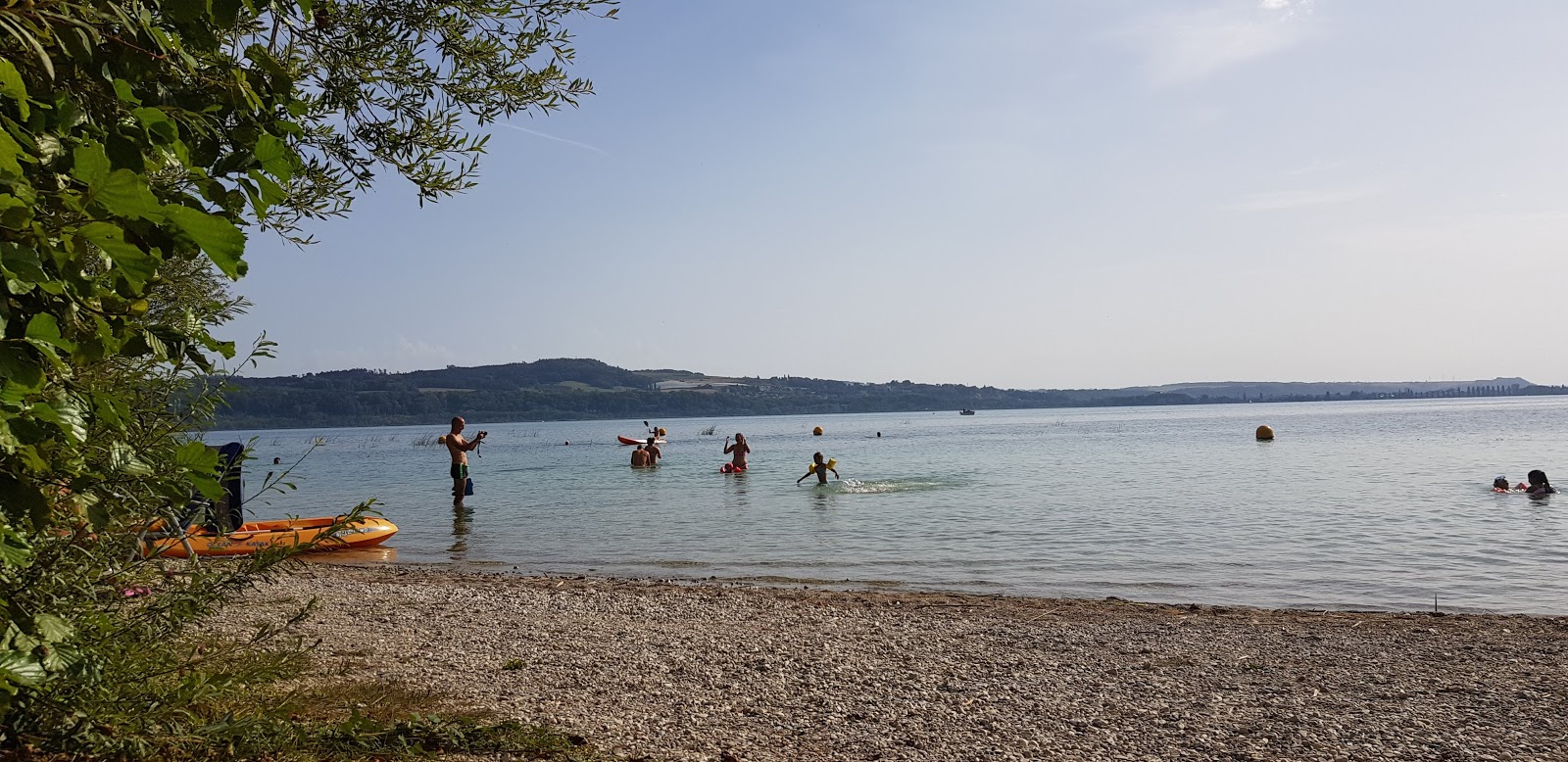 Camping Les Pins Beach'in fotoğrafı - rahatlamayı sevenler arasında popüler bir yer